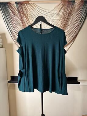 3 for $9 Kay Celine, green arm, cut out T-shirt EUC S 3496